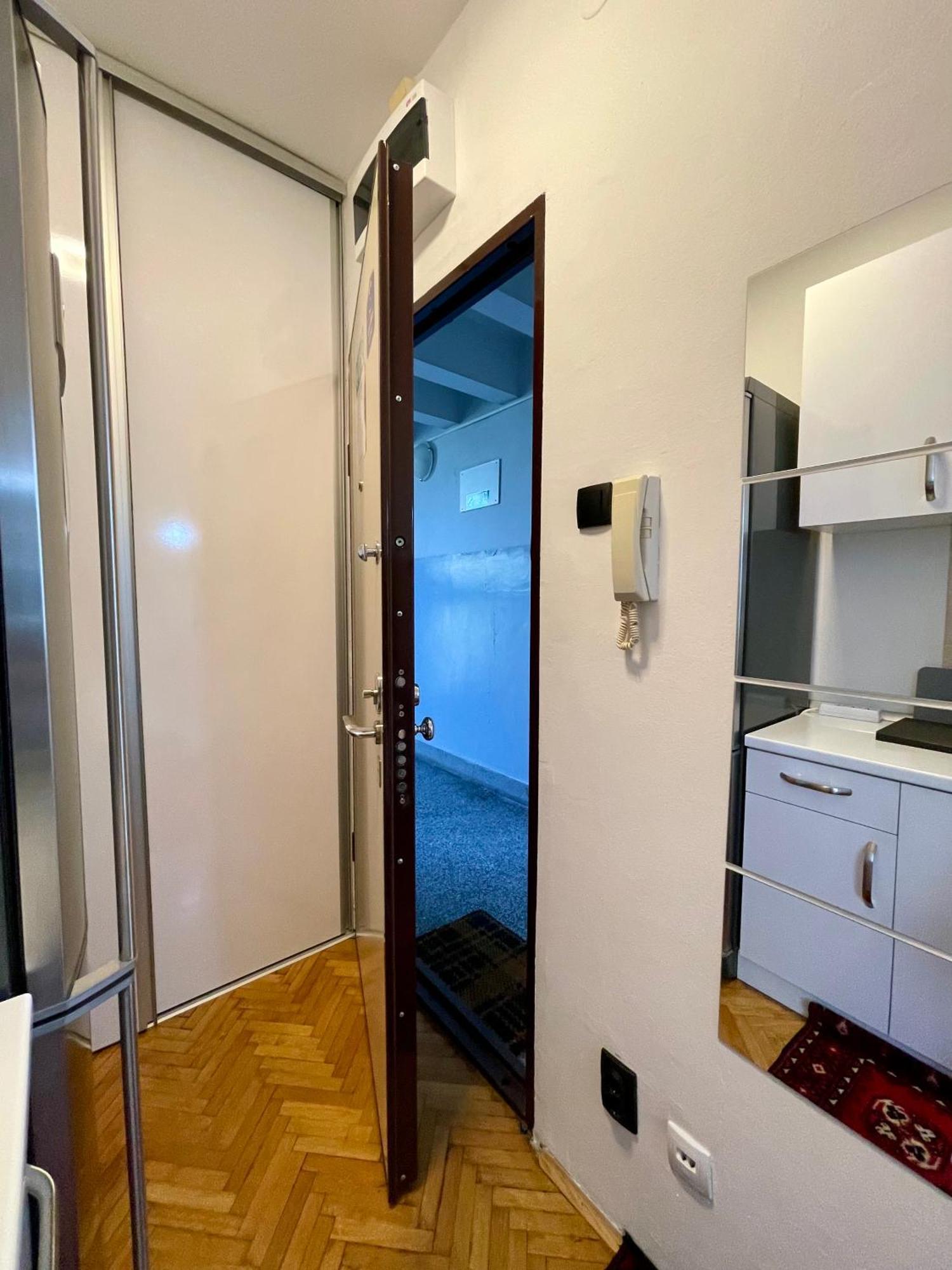 Apartment Mirochka Belgrad Exteriör bild